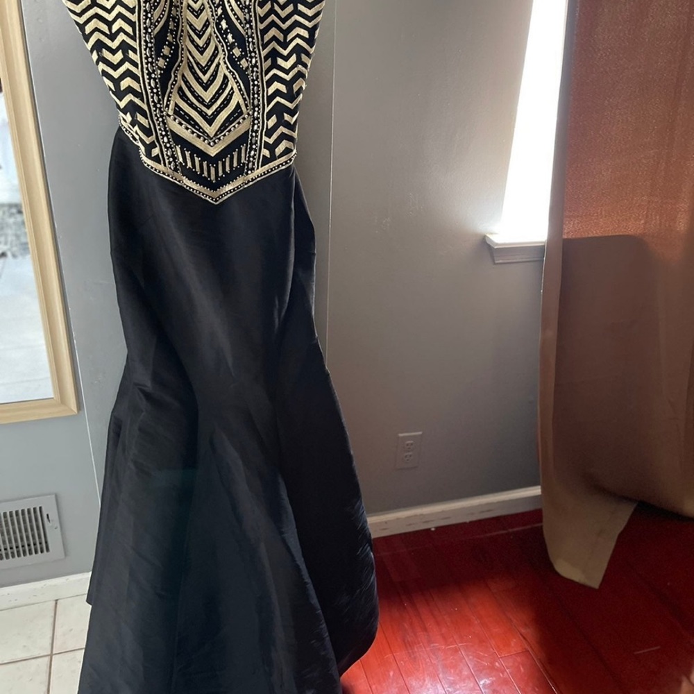 Mermaid dress strapless black and gold worn once size 4